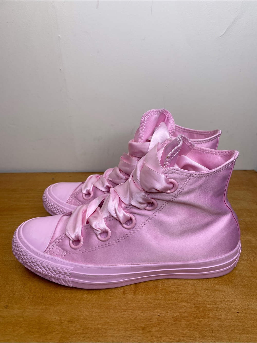 Converse Pink High-Top Satin Ribbon Sneakers. Size 7 - Picture 6 of 12